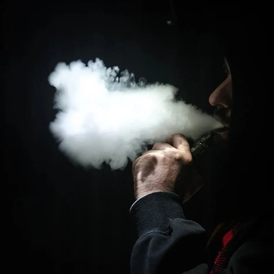 Dab tsi yog qhov cuam tshuam ntev ntawm e-luam yeeb?