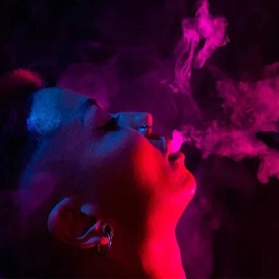 Vim li cas kuv Vape thiaj li muaj ntxhiab tsw?